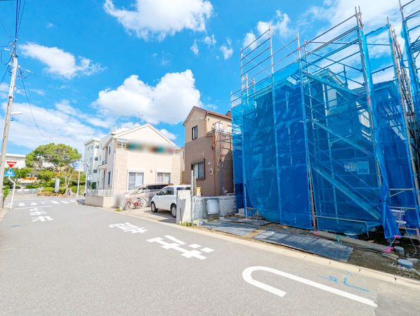 前面道路含む外観