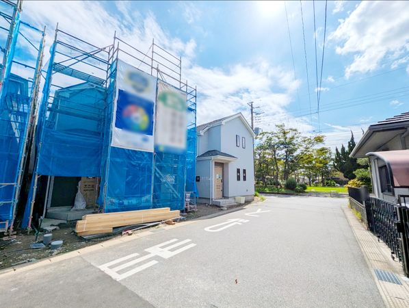 前面道路含む外観