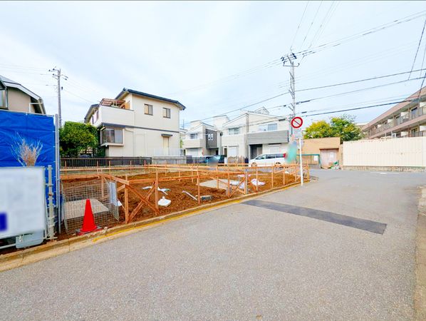 田喜野井6丁目 新築戸建B号棟 前面道路含む外観 前面道路含む外観