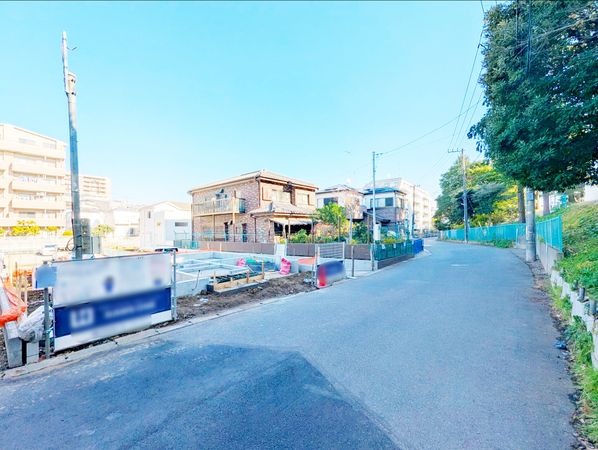 飯山満町2丁目 新築戸建1号棟 前面道路含む外観 前面道路含む外観