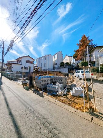 藤崎4丁目 新築戸建1号棟 前面道路含む外観