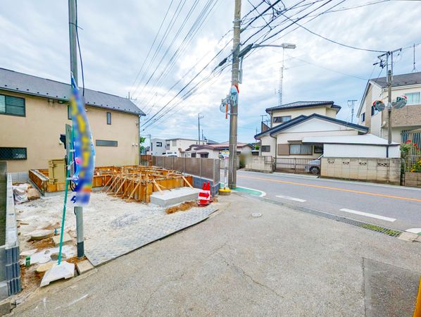 前面道路含む外観