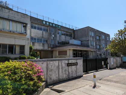 第六中学校（約890ｍ）