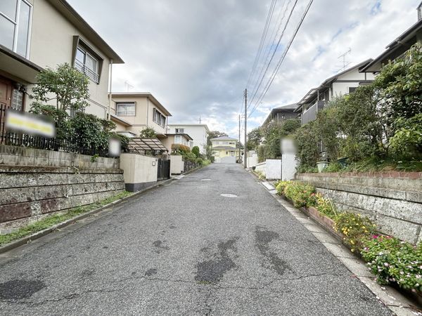日吉台2丁目土地 前面道路含む外観 日吉台2丁目土地 前面道路含む外観