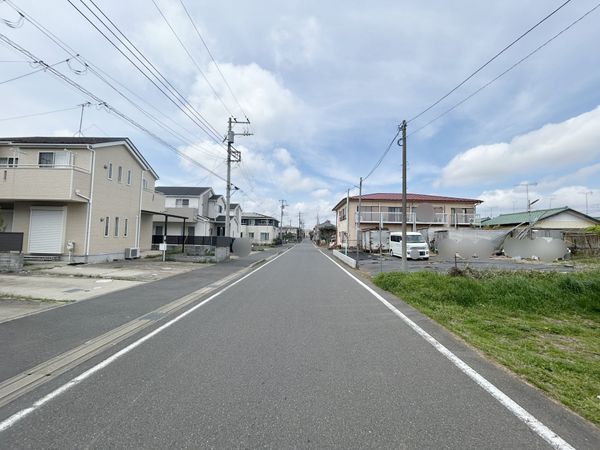 三里塚土地 前面道路含む外観