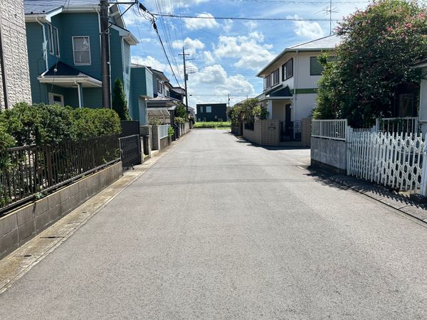 前面道路含む外観