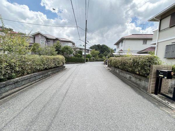 前面道路含む外観