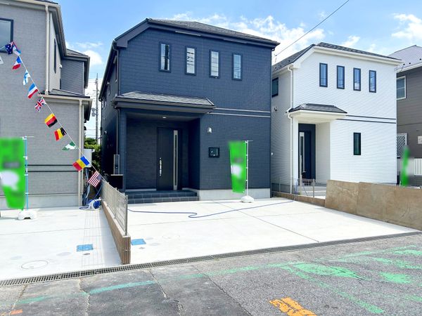 前面道路含む外観