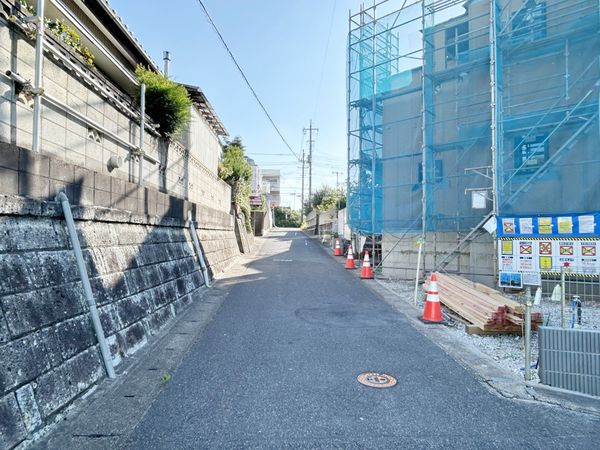 前面道路含む外観