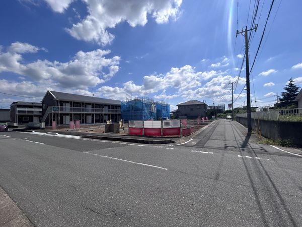 前面道路含む外観
