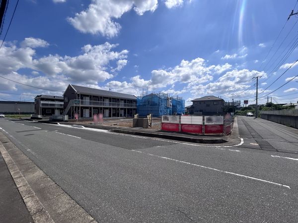 前面道路含む外観