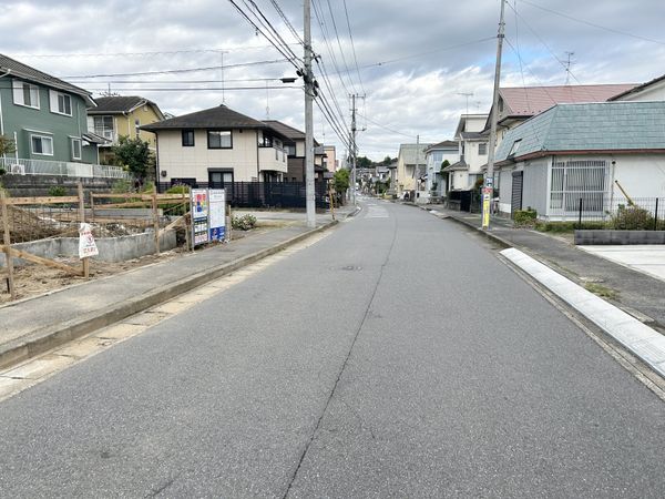 日吉台6丁目新築戸建 前面道路含む外観 前面道路含む外観