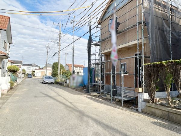 七栄第3期新築戸建 前面道路含む外観