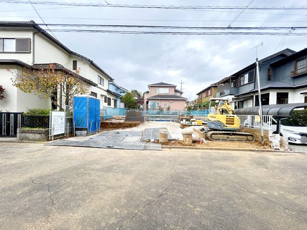 平賀学園台3丁目 新築戸建 前面道路含む外観
