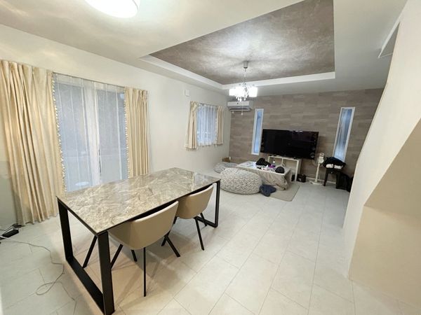 七栄戸建 リビング