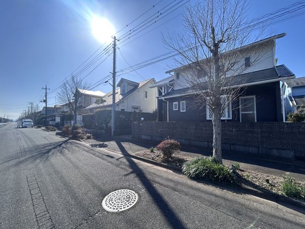 小林北1丁目戸建 前面道路含む外観