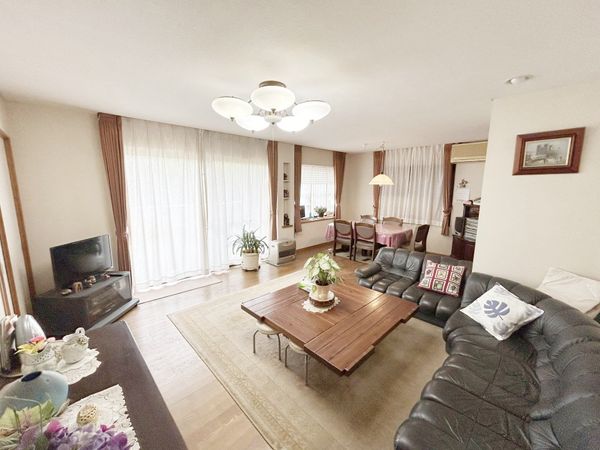 白銀2丁目戸建 リビング