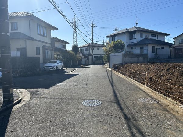 前面道路含む外観