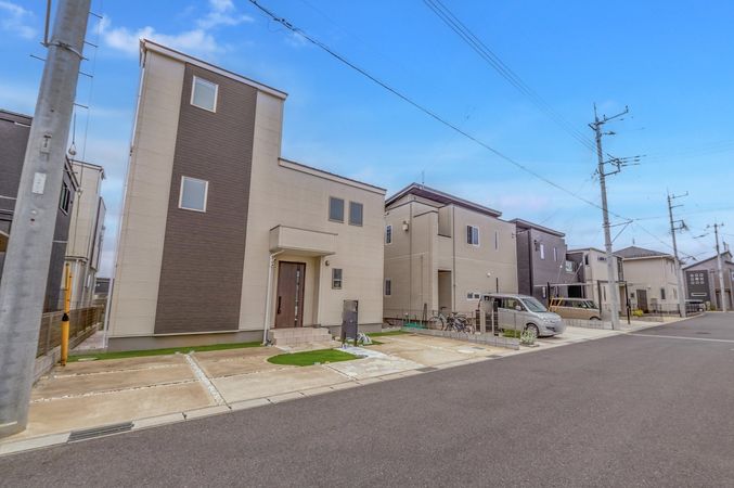並木町戸建 前面道路含む外観 並木町戸建 前面道路含む外観