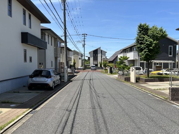 前面道路含む外観