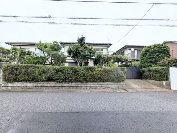 磯辺3丁目 古家付売地 前面道路含む外観