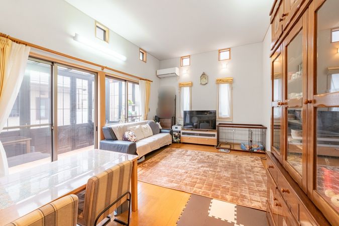 検見川町5丁目戸建 リビング