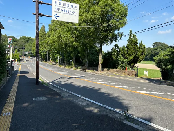 前面の道路（南東側）