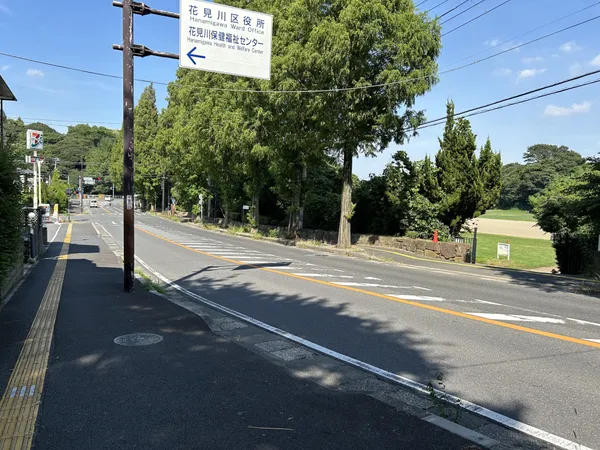 前面の道路（南東側）