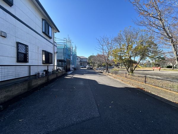 前面道路含む外観