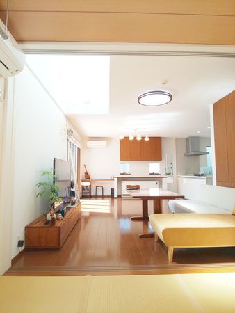 花園町戸建 リビング