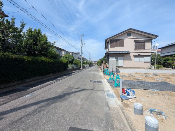 前面道路含む外観