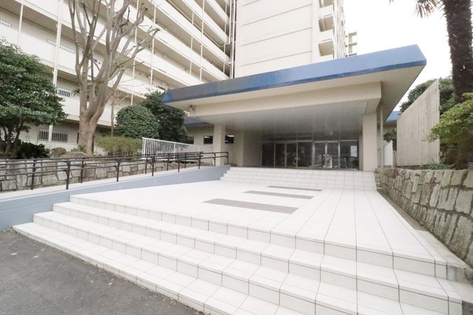 東建検見川マンション A棟 エントランス 東建検見川マンション A棟 エントランス