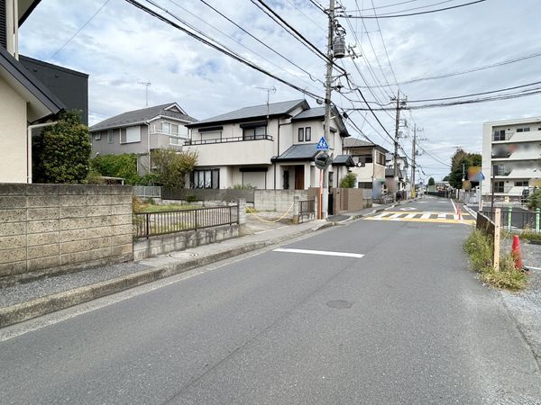前面道路含む外観