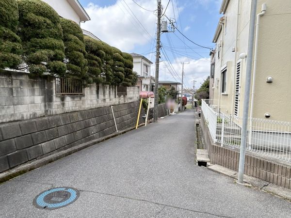 船橋市西習志野3丁目 古家有土地 前面道路含む外観 船橋市西習志野3丁目 古家有土地 前面道路含む外観
