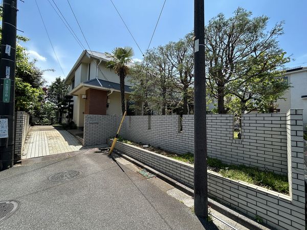 船橋市新高根3丁目 土地(古家有) 前面道路含む外観 船橋市新高根3丁目 土地(古家有) 前面道路含む外観