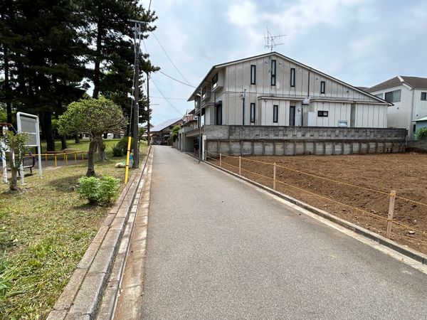 前面道路含む外観