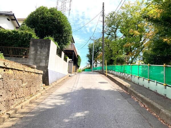 船橋市松が丘1丁目 土地(更地) 前面道路含む外観 船橋市松が丘1丁目 土地(更地) 前面道路含む外観