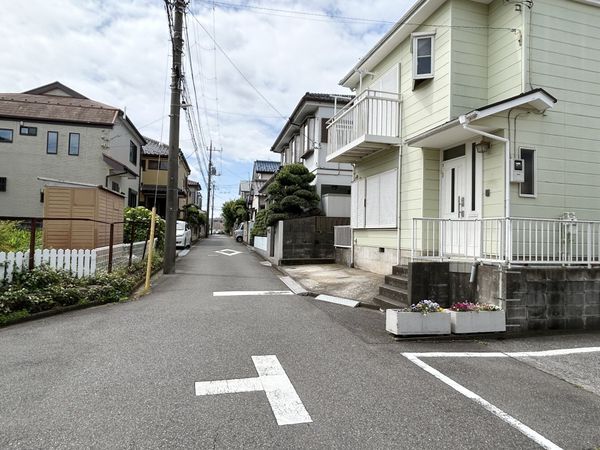 前面道路含む外観
