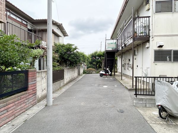 前面道路含む外観