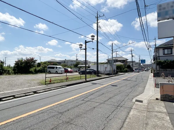 前面道路含む外観