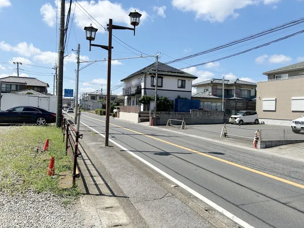 前面道路含む外観