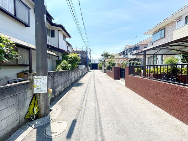 船橋市習志野1丁目 新築戸建 前面道路含む外観