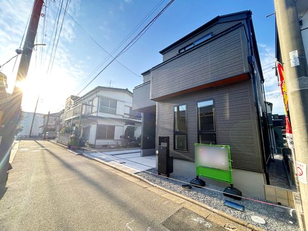船橋市芝山6丁目 新築戸建 前面道路含む外観 船橋市芝山6丁目 新築戸建 前面道路含む外観