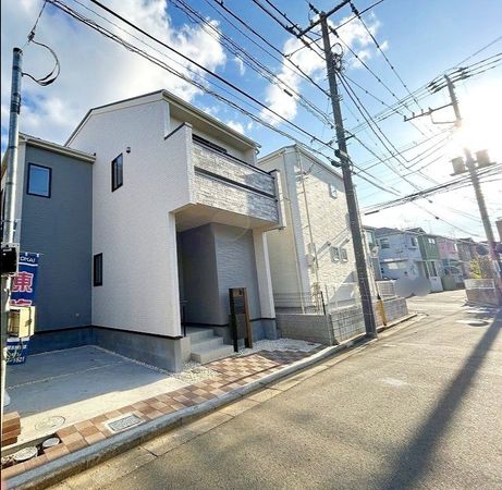 船橋市芝山6丁目 新築戸建 前面道路含む外観 船橋市芝山6丁目 新築戸建 前面道路含む外観