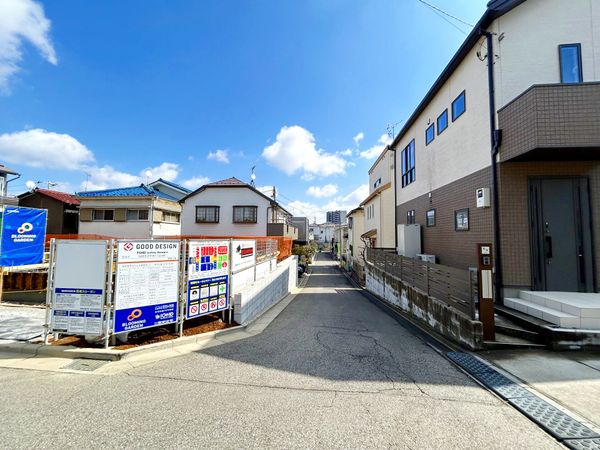 船橋市坪井東1丁目 新築戸建 2号棟 前面道路含む外観 船橋市坪井東1丁目 新築戸建 2号棟 前面道路含む外観