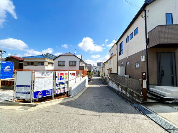 船橋市坪井東1丁目 新築戸建 2号棟 前面道路含む外観 船橋市坪井東1丁目 新築戸建 2号棟 前面道路含む外観
