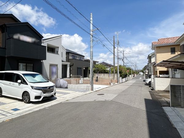 船橋市習志野台5丁目 新築戸建 1号棟 前面道路含む外観 船橋市習志野台5丁目 新築戸建 1号棟 前面道路含む外観
