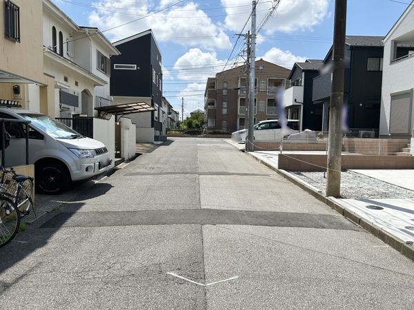 船橋市習志野台5丁目 新築戸建 2号棟 前面道路含む外観 船橋市習志野台5丁目 新築戸建 2号棟 前面道路含む外観