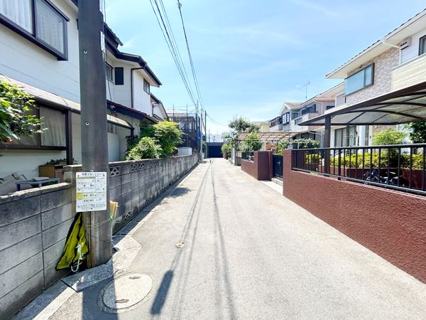 前面道路含む外観