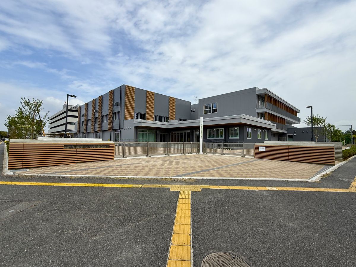 幕張ベイパーク ミッドスクエアタワー 幕張若葉小学校(約360m) 幕張若葉小学校(約360m)